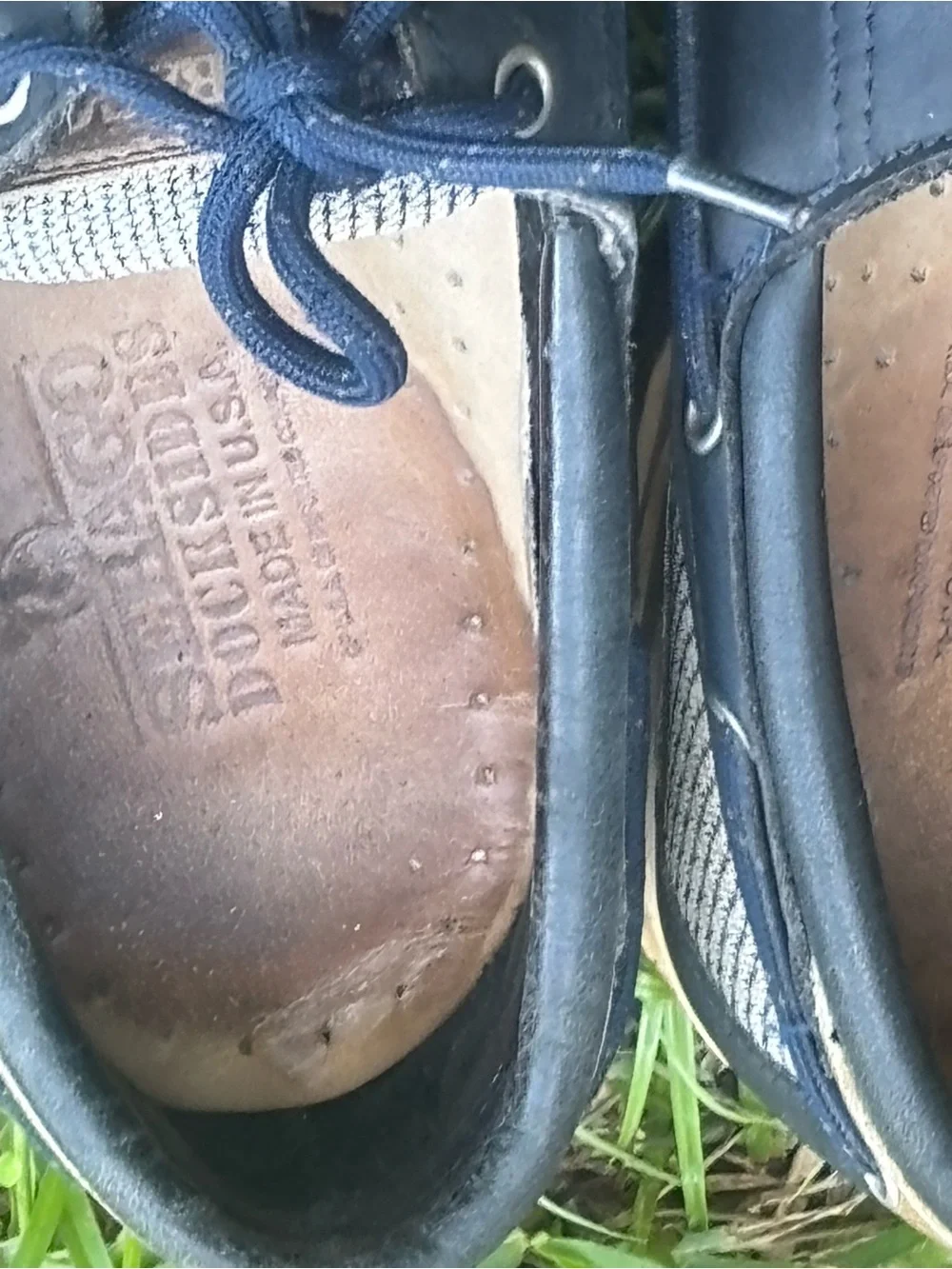 Leather Sebago Docksides boat size 9 shoes in navy blue.